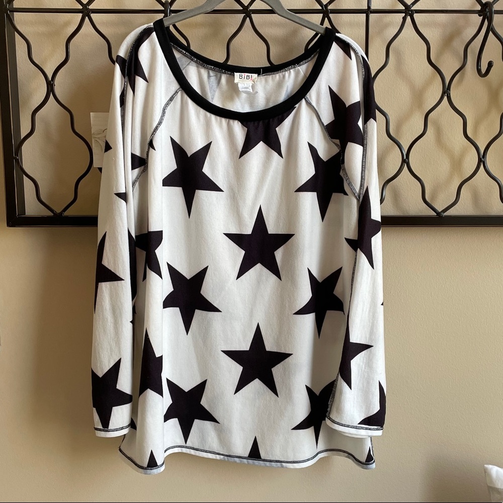 White bibi knit top with black stars XL